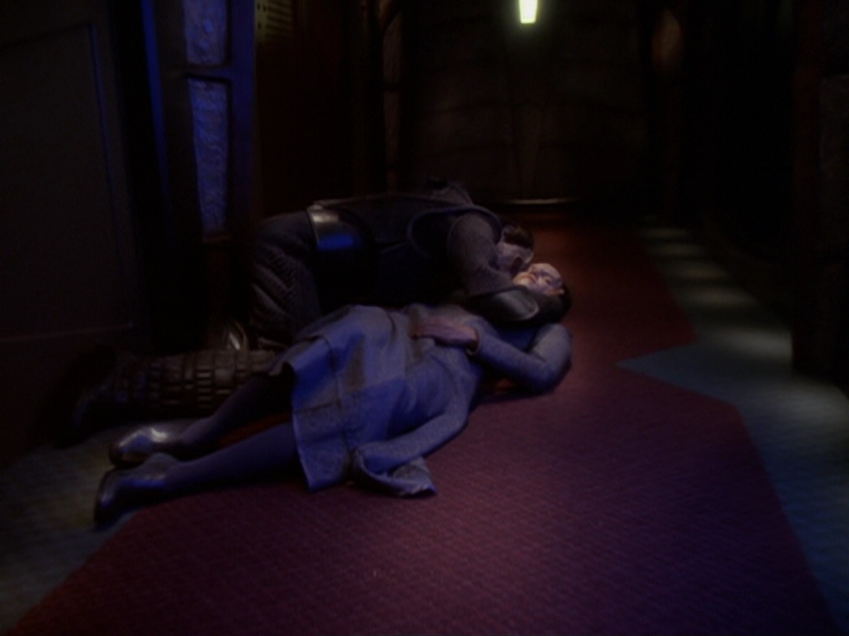 extant_StarTrek_DS9_6x06-SacrificeOfAngels_03528.jpg