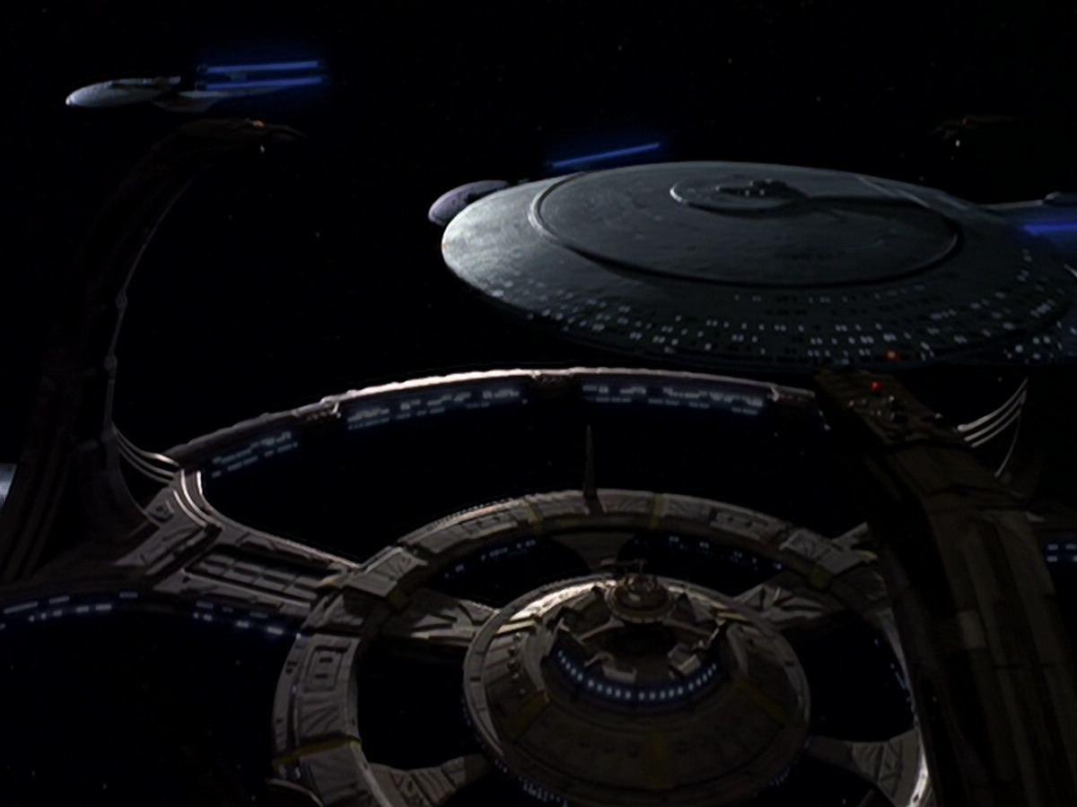 extant_StarTrek_DS9_6x06-SacrificeOfAngels_03534.jpg