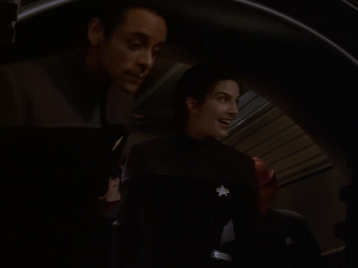 extant_StarTrek_DS9_6x06-SacrificeOfAngels_03542.jpg