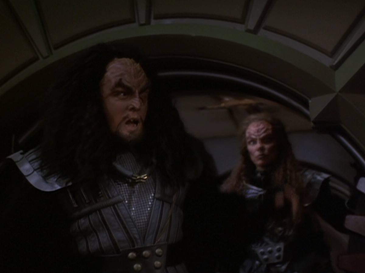 extant_StarTrek_DS9_6x06-SacrificeOfAngels_03561.jpg