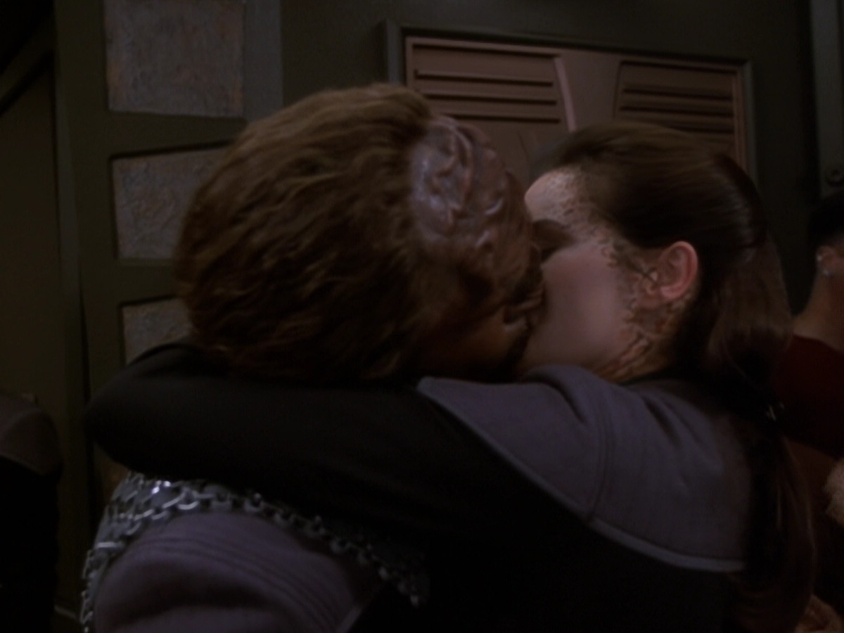 extant_StarTrek_DS9_6x06-SacrificeOfAngels_03581.jpg