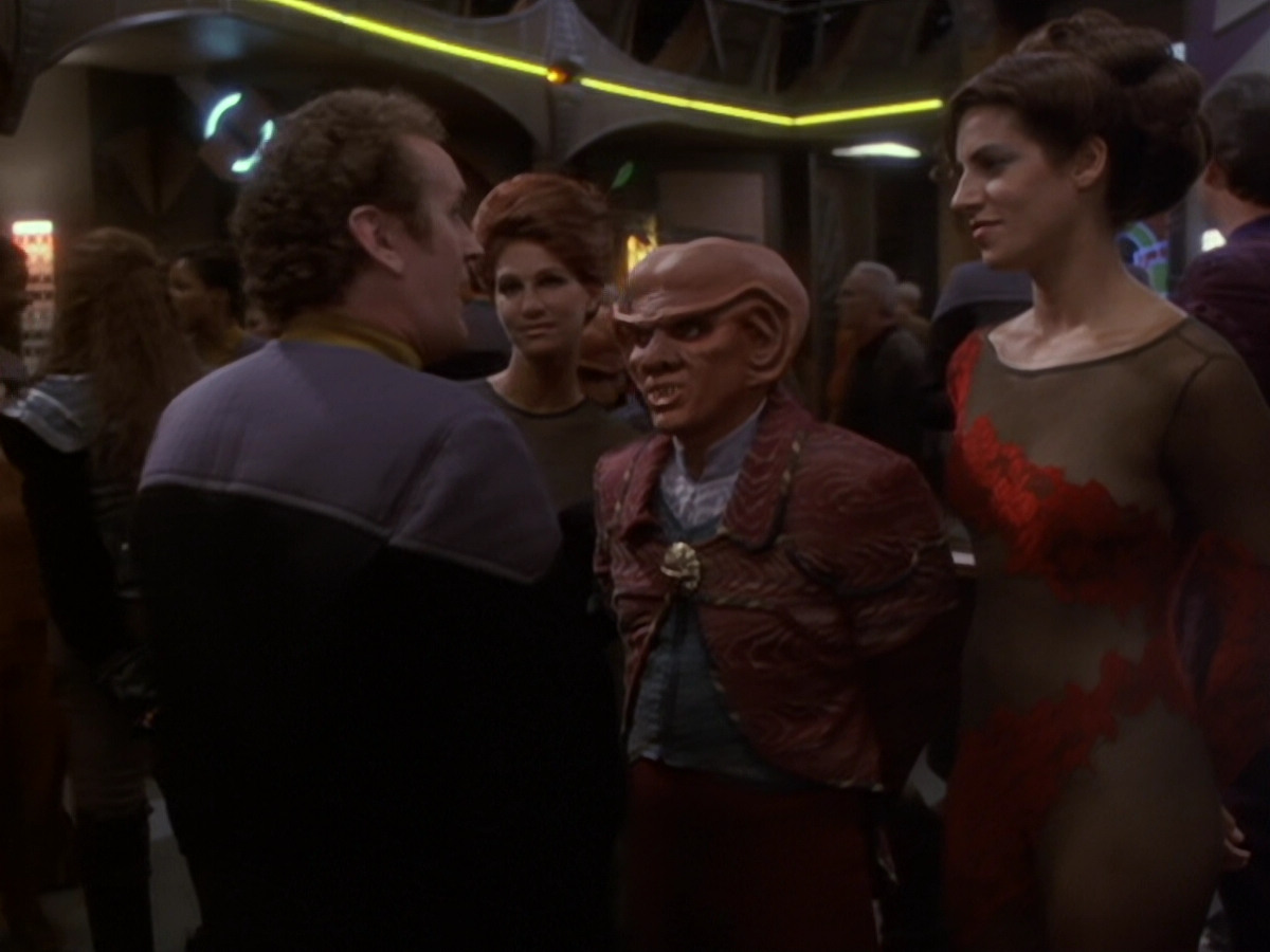 extant_StarTrek_DS9_6x06-SacrificeOfAngels_03586.jpg
