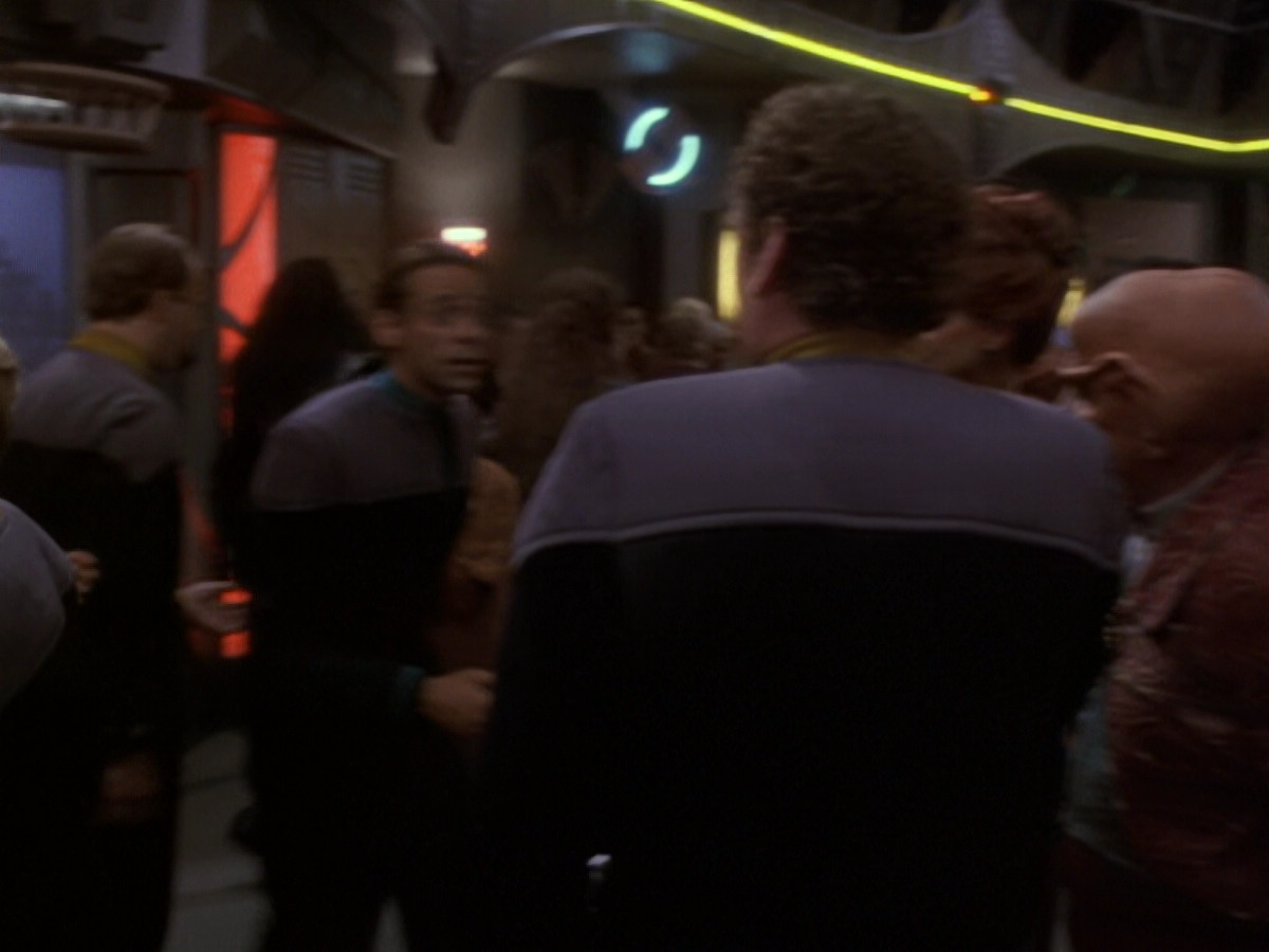 extant_StarTrek_DS9_6x06-SacrificeOfAngels_03590.jpg