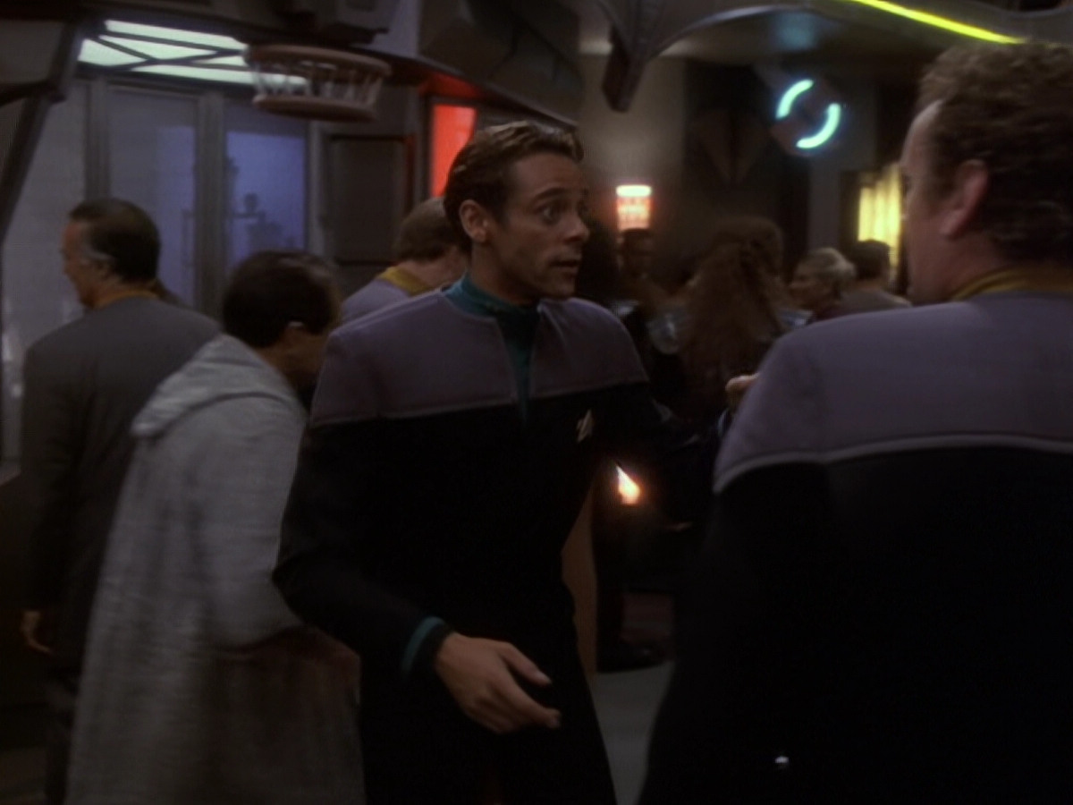 extant_StarTrek_DS9_6x06-SacrificeOfAngels_03591.jpg
