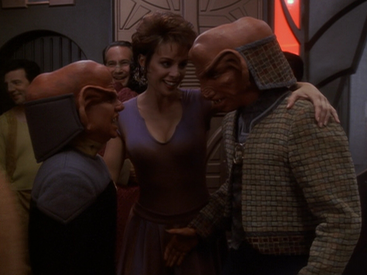 extant_StarTrek_DS9_6x06-SacrificeOfAngels_03599.jpg