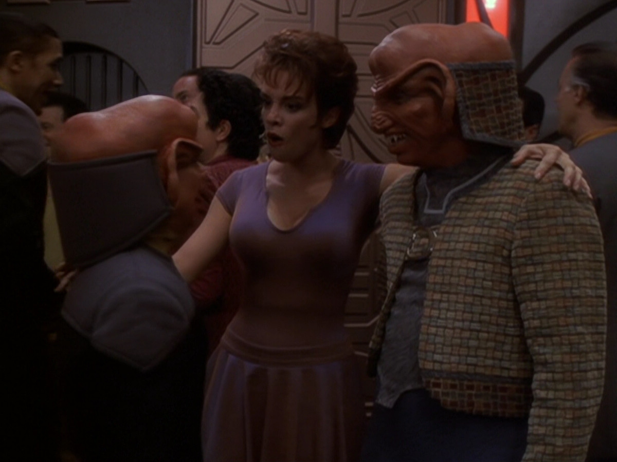 extant_StarTrek_DS9_6x06-SacrificeOfAngels_03604.jpg