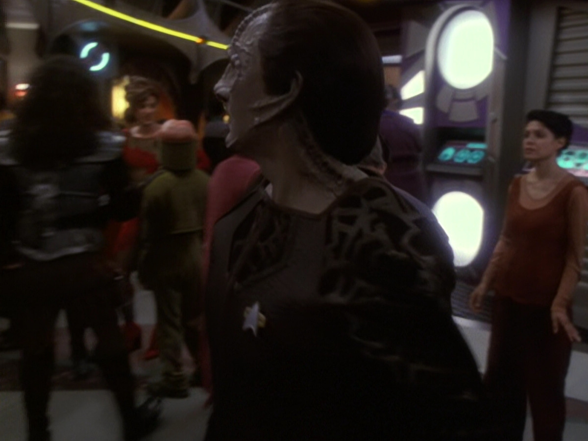 extant_StarTrek_DS9_6x06-SacrificeOfAngels_03609.jpg