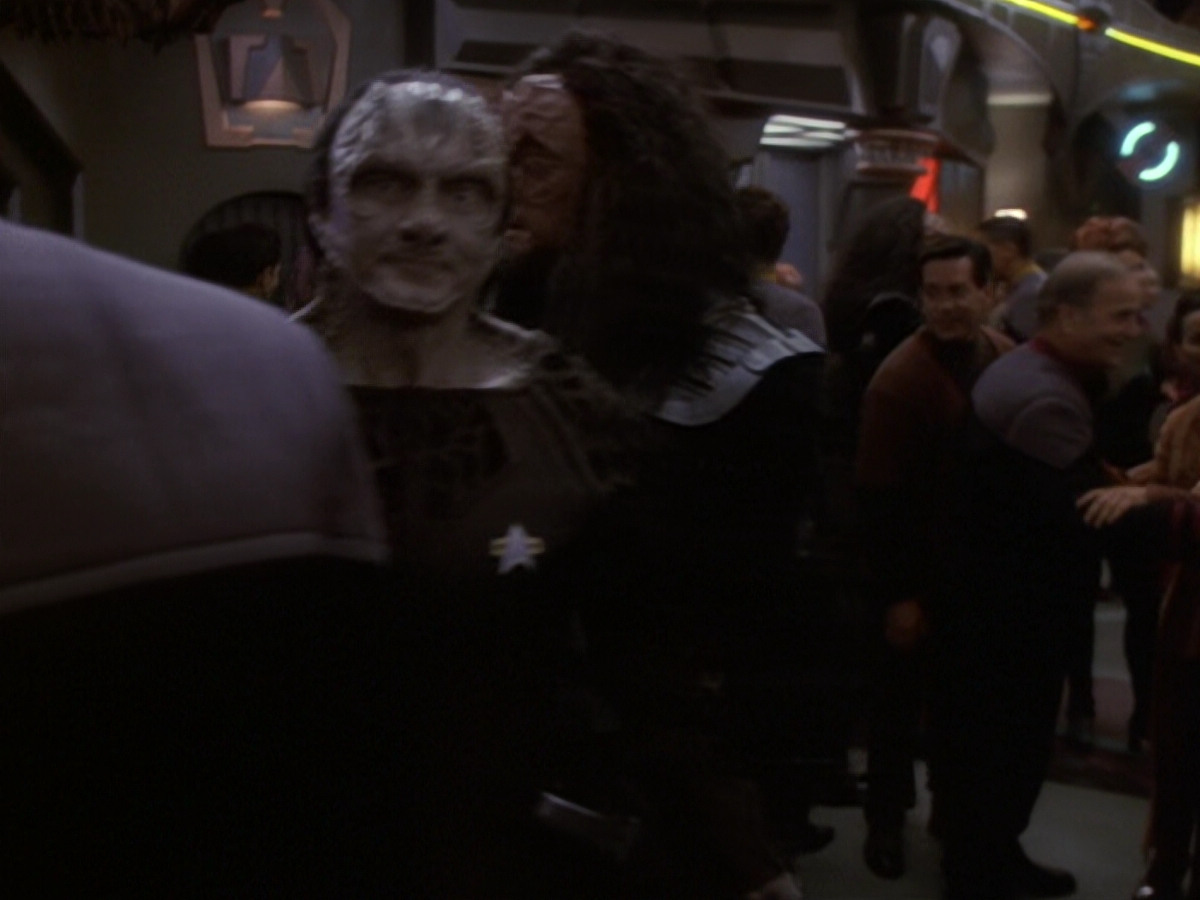 extant_StarTrek_DS9_6x06-SacrificeOfAngels_03619.jpg