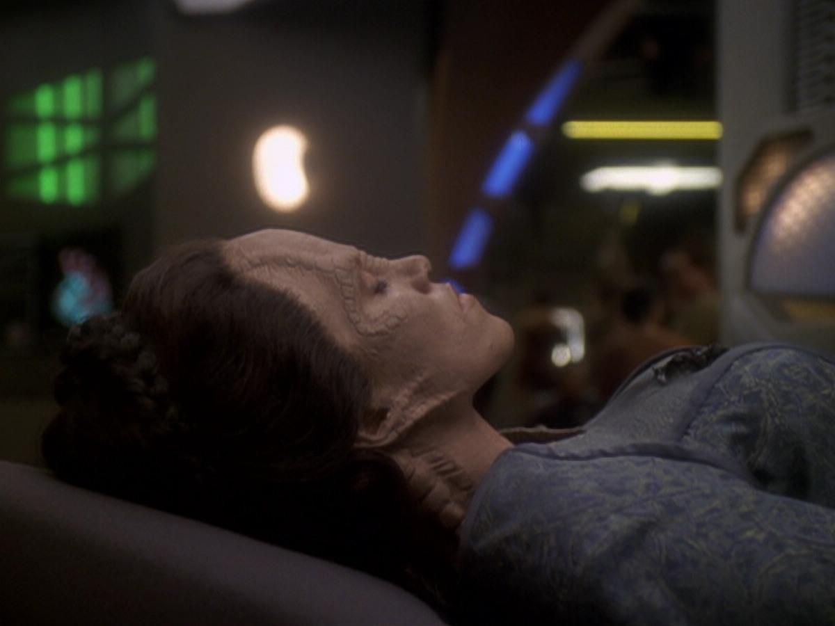 extant_StarTrek_DS9_6x06-SacrificeOfAngels_03624.jpg