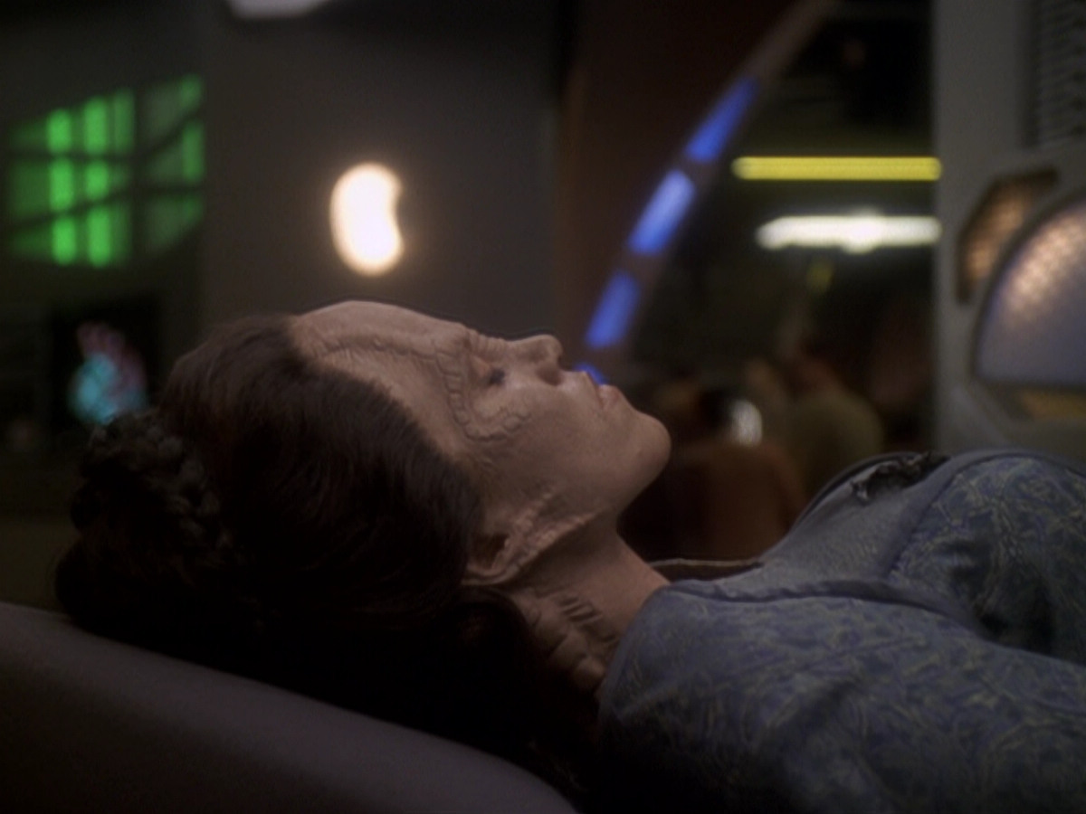 extant_StarTrek_DS9_6x06-SacrificeOfAngels_03625.jpg