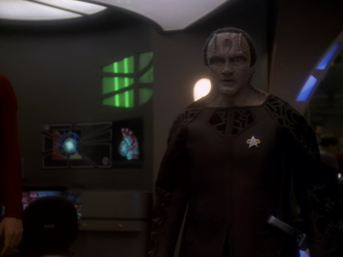 extant_StarTrek_DS9_6x06-SacrificeOfAngels_03630.jpg
