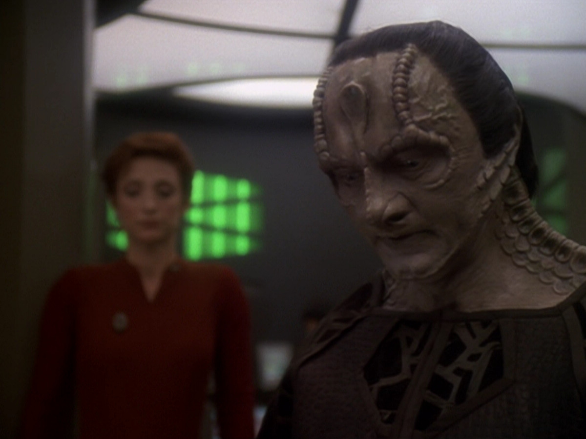 extant_StarTrek_DS9_6x06-SacrificeOfAngels_03638.jpg