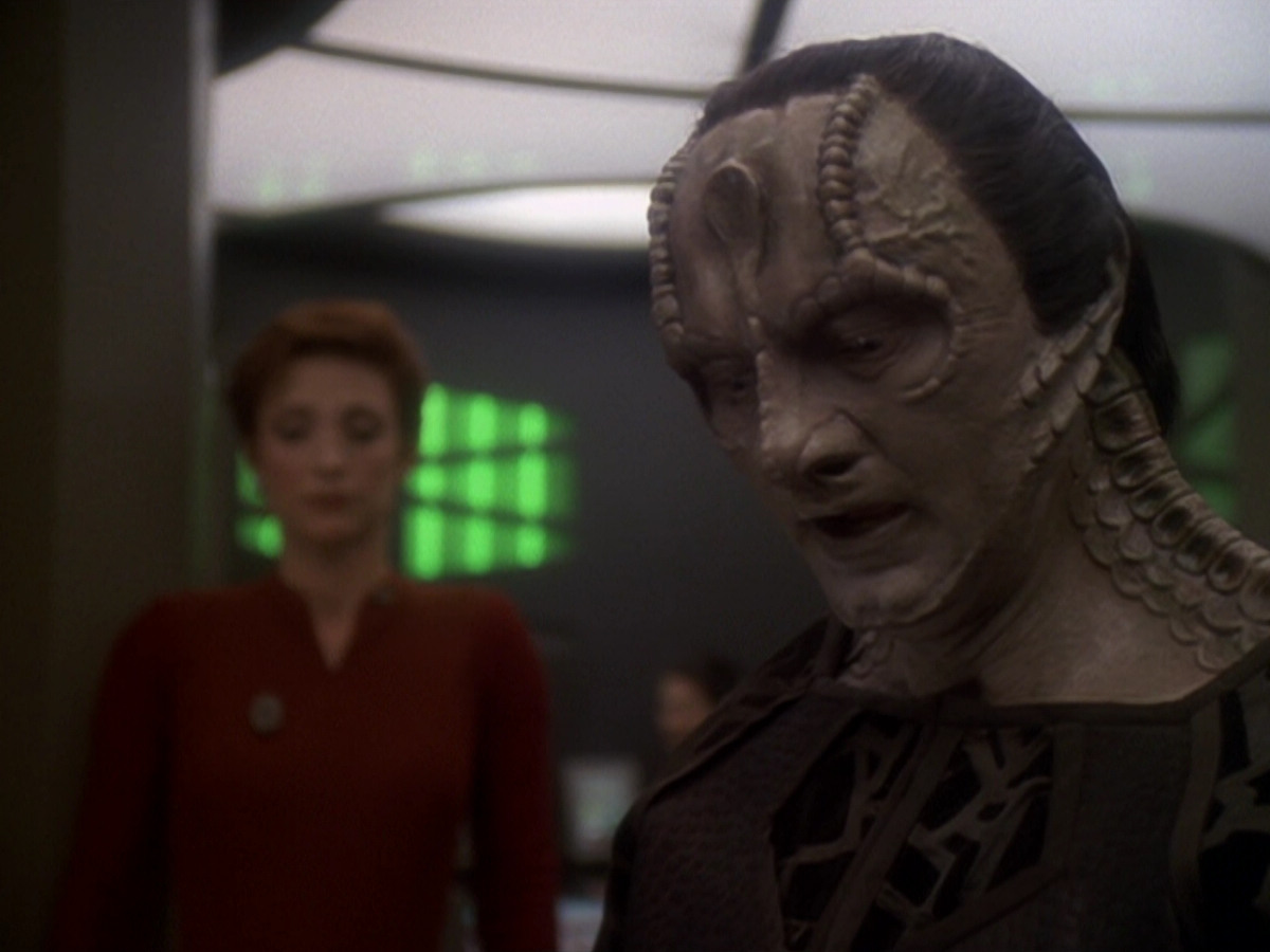 extant_StarTrek_DS9_6x06-SacrificeOfAngels_03647.jpg