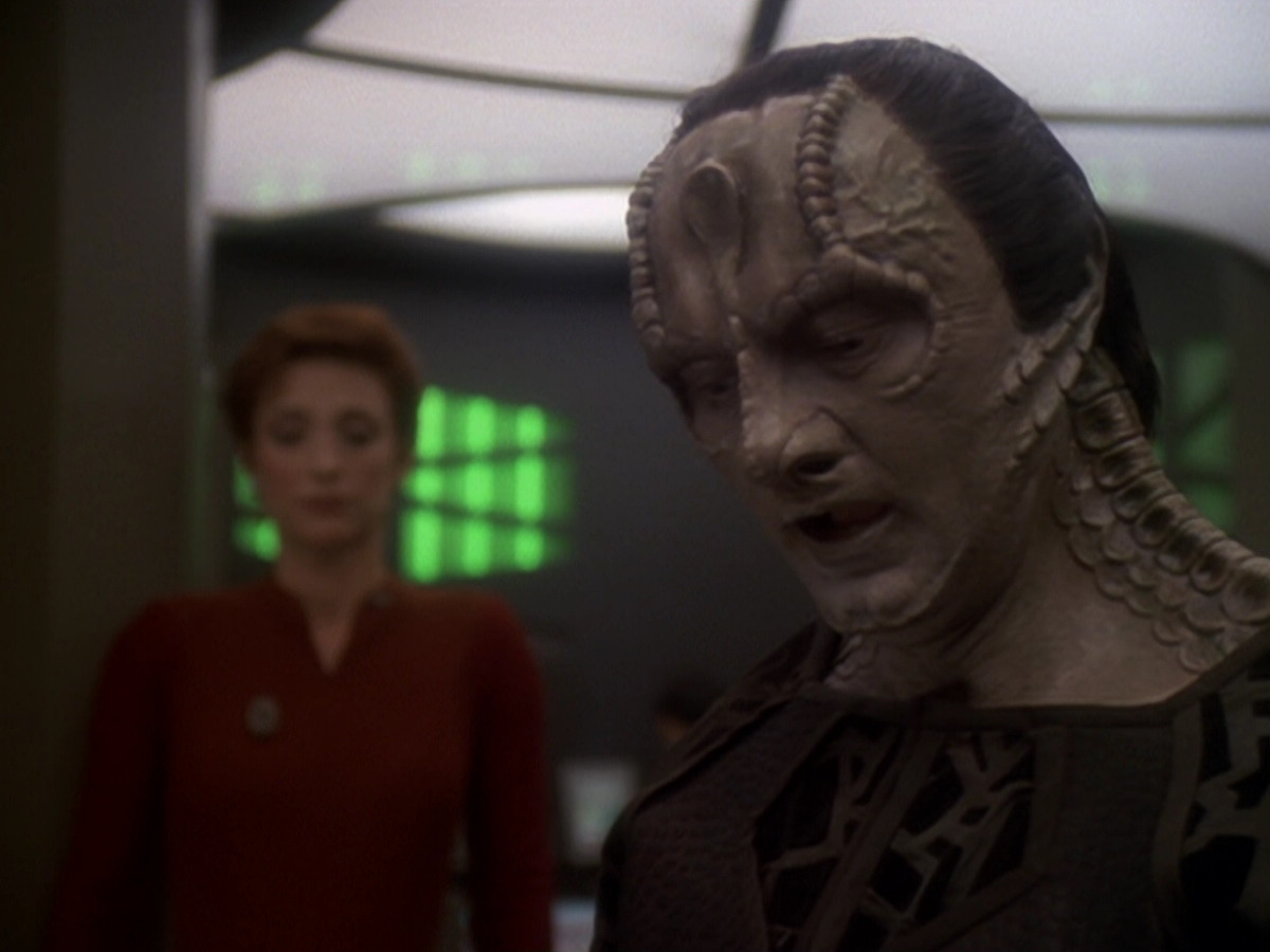 extant_StarTrek_DS9_6x06-SacrificeOfAngels_03649.jpg