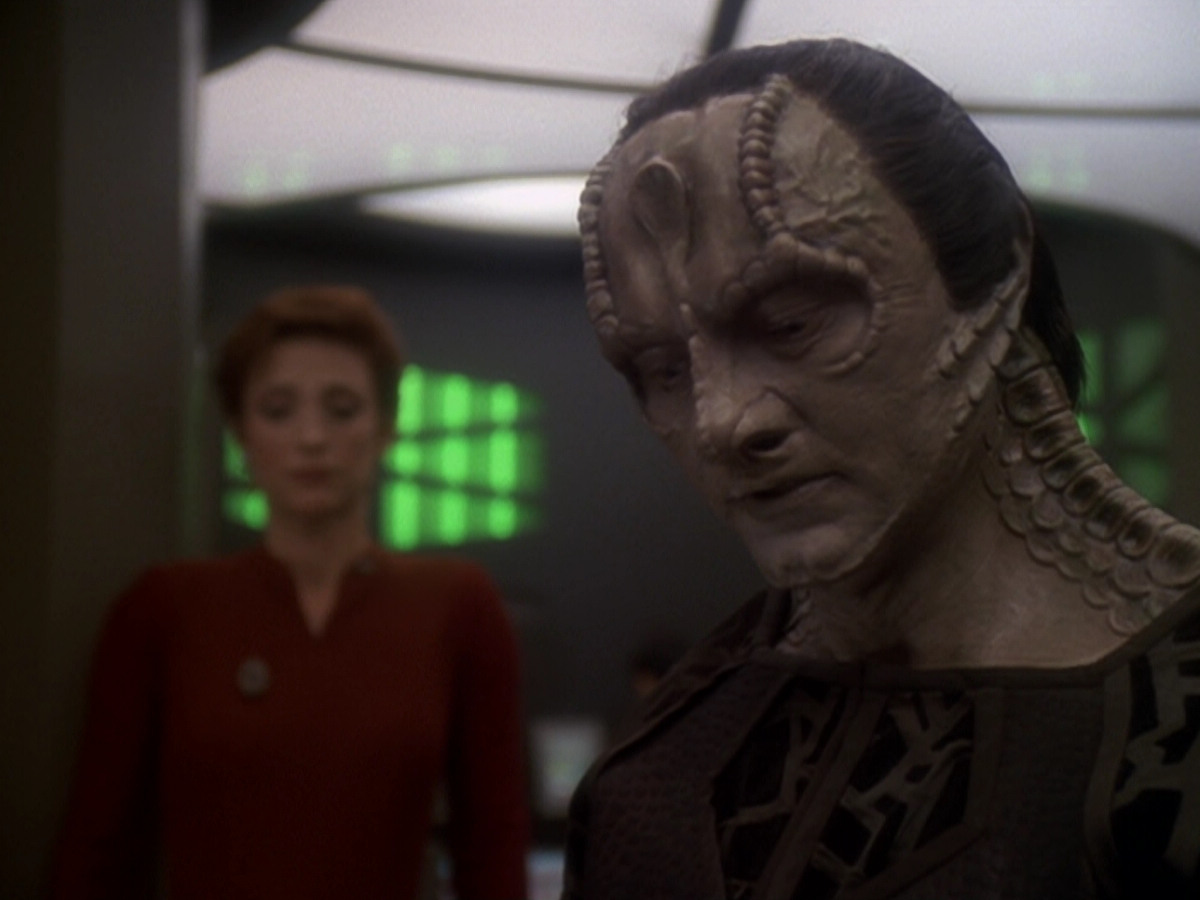 extant_StarTrek_DS9_6x06-SacrificeOfAngels_03651.jpg