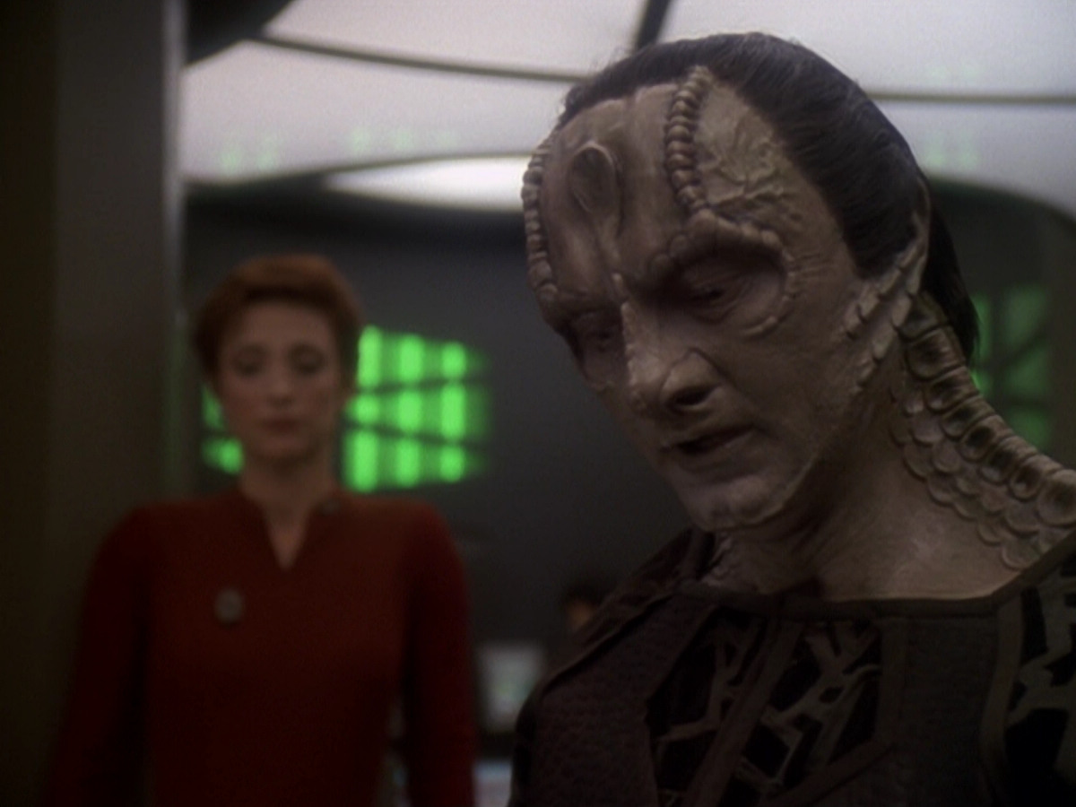 extant_StarTrek_DS9_6x06-SacrificeOfAngels_03652.jpg