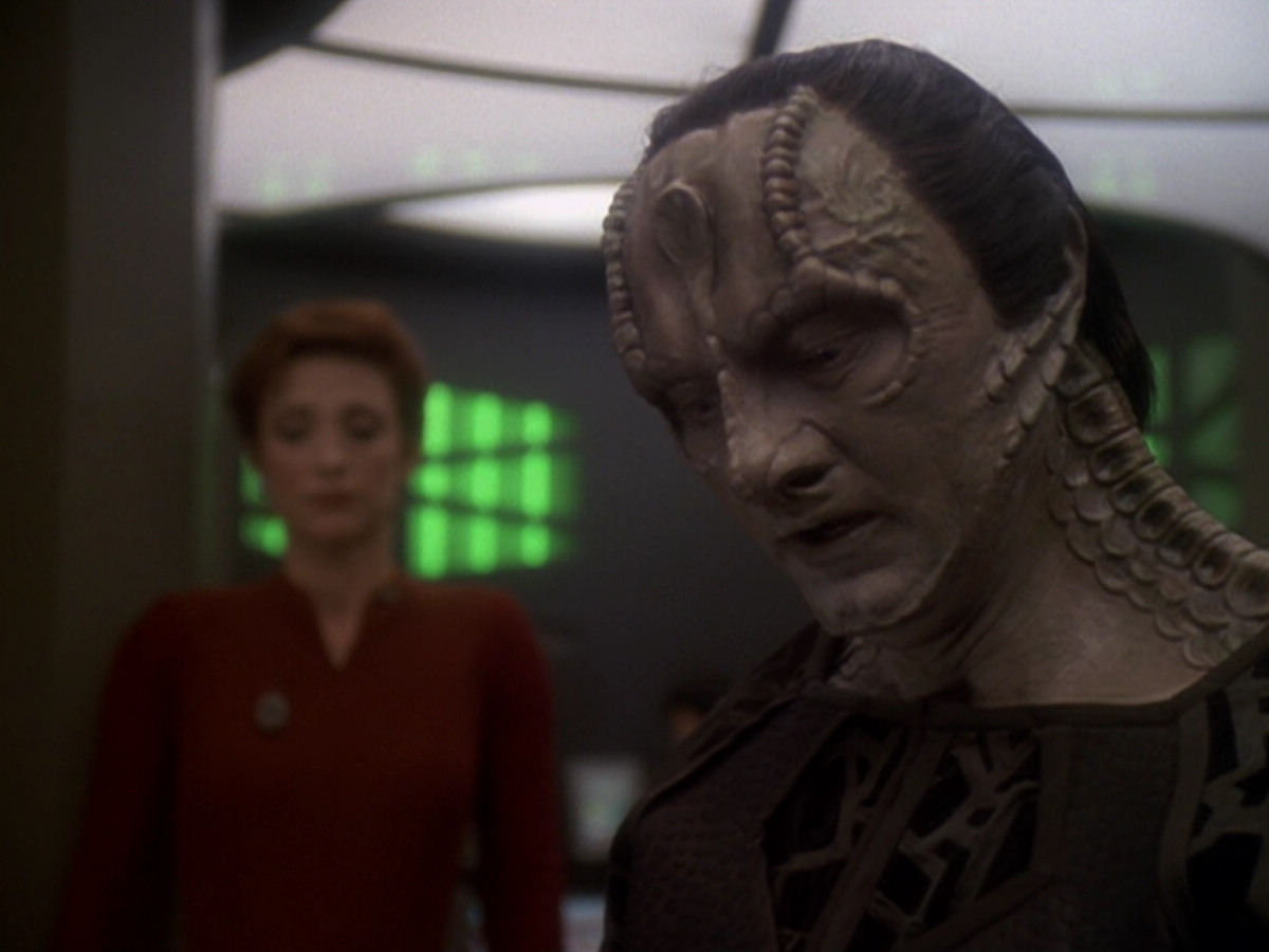 extant_StarTrek_DS9_6x06-SacrificeOfAngels_03654.jpg