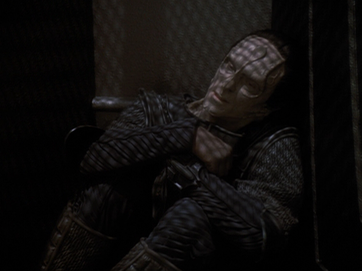 extant_StarTrek_DS9_6x06-SacrificeOfAngels_03659.jpg