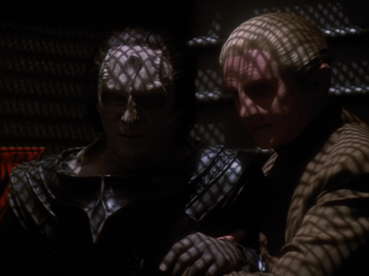 extant_StarTrek_DS9_6x06-SacrificeOfAngels_03711.jpg