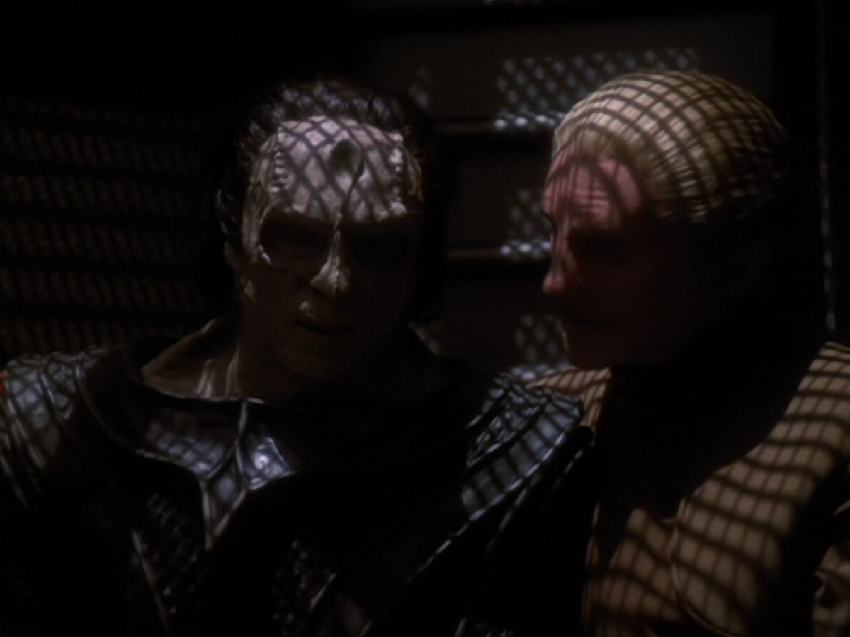 extant_StarTrek_DS9_6x06-SacrificeOfAngels_03713.jpg