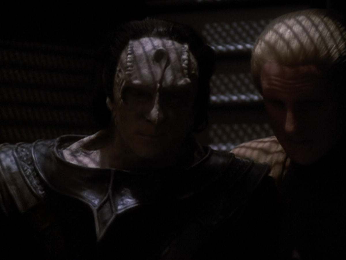 extant_StarTrek_DS9_6x06-SacrificeOfAngels_03715.jpg