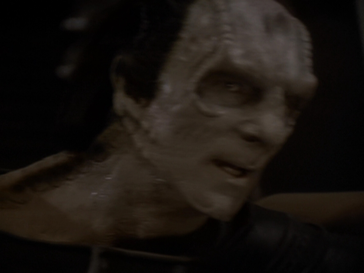 extant_StarTrek_DS9_6x06-SacrificeOfAngels_03720.jpg