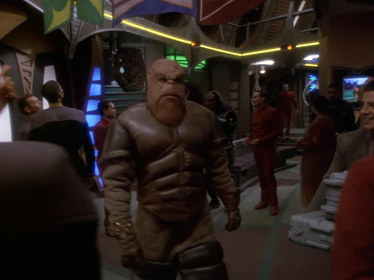 extant_StarTrek_DS9_6x07-YouAreCordiallyInvited_00016.jpg