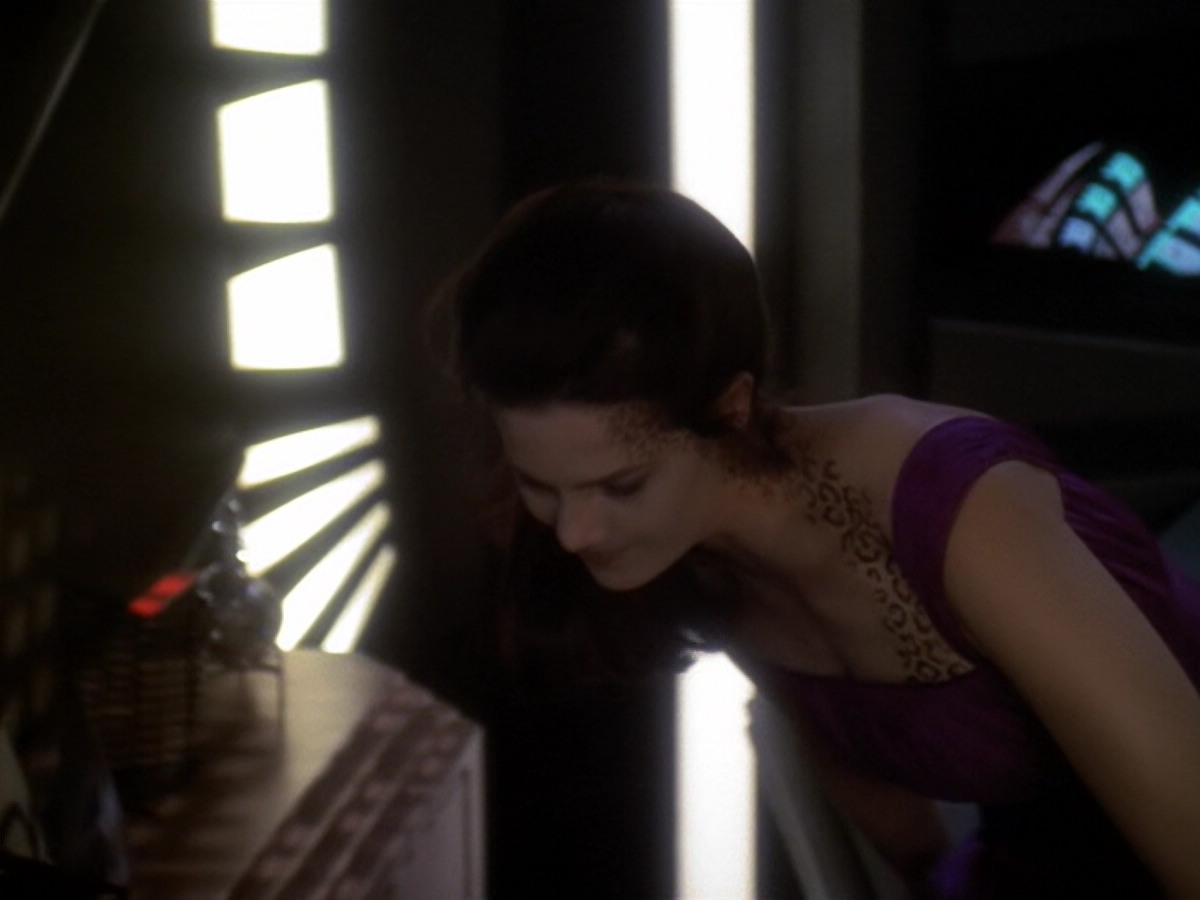 extant_StarTrek_DS9_6x07-YouAreCordiallyInvited_02650.jpg
