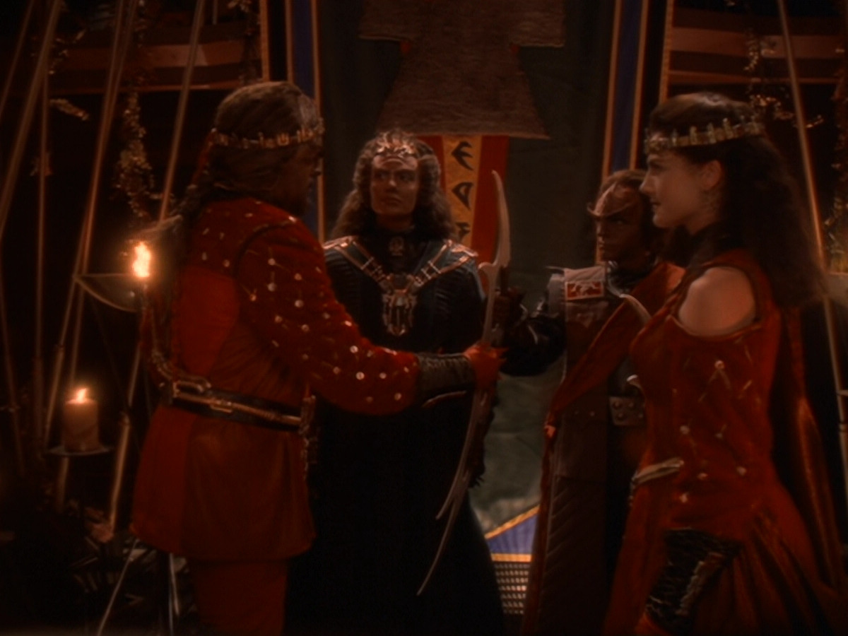 extant_StarTrek_DS9_6x07-YouAreCordiallyInvited_03552.jpg