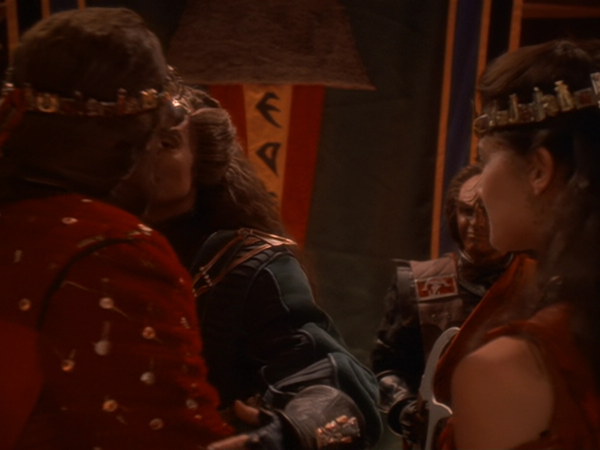 extant_StarTrek_DS9_6x07-YouAreCordiallyInvited_03703.jpg