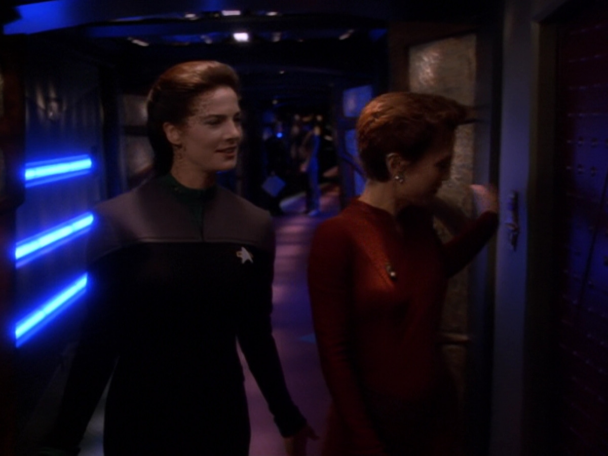 extant_StarTrek_DS9_6x08-Resurrection_00018.jpg