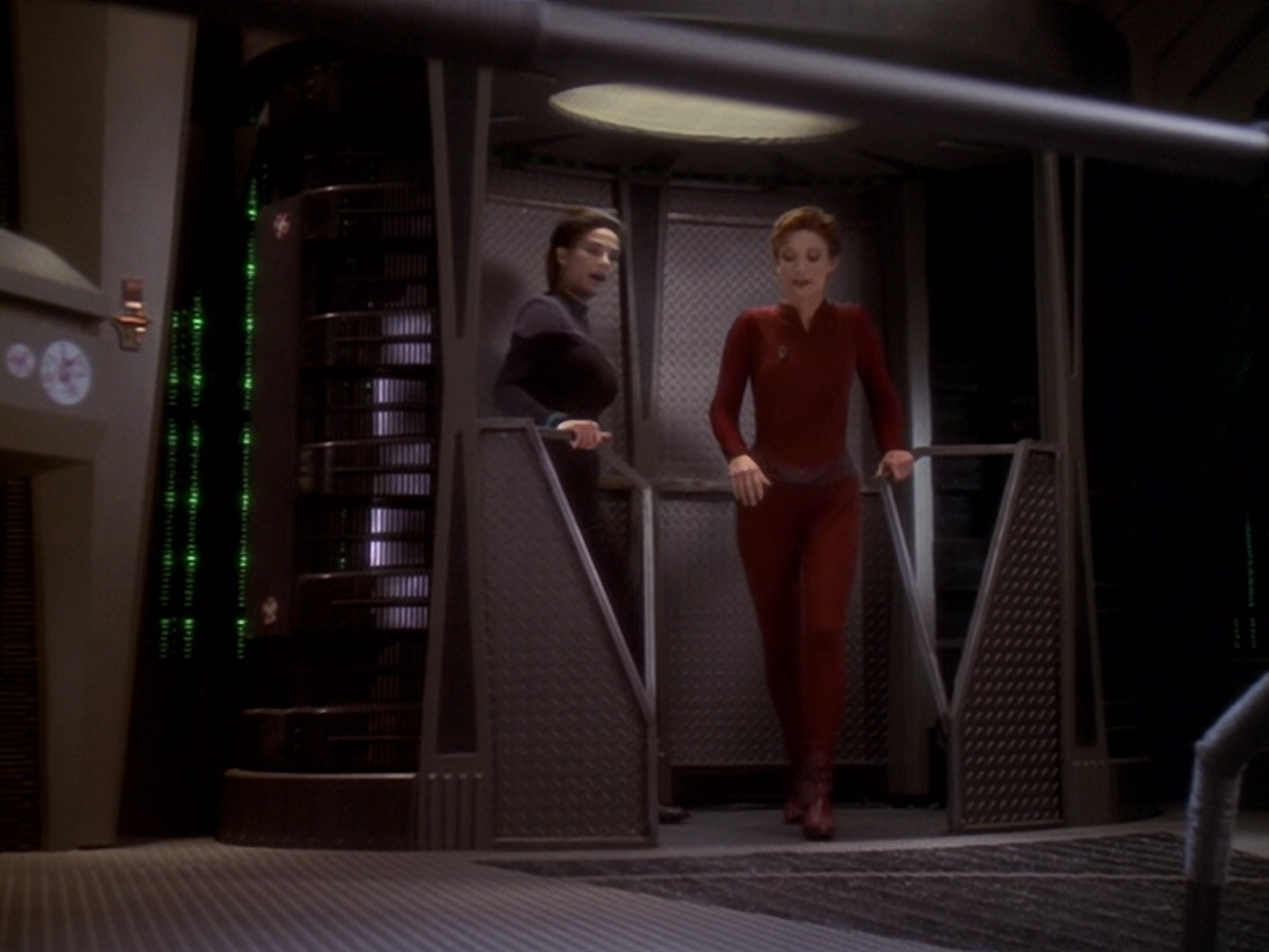 extant_StarTrek_DS9_6x08-Resurrection_00074.jpg