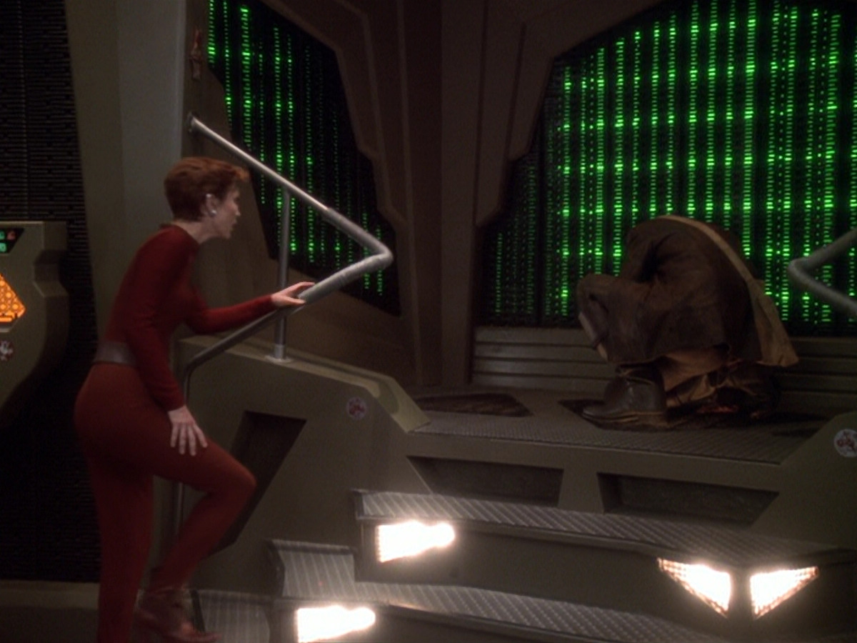 extant_StarTrek_DS9_6x08-Resurrection_00148.jpg