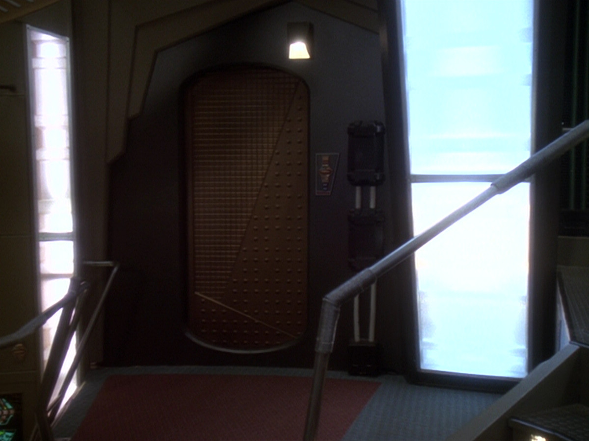 extant_StarTrek_DS9_6x08-Resurrection_00429.jpg