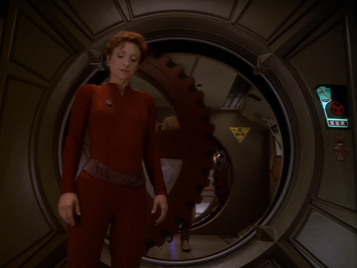 extant_StarTrek_DS9_6x08-Resurrection_00581.jpg