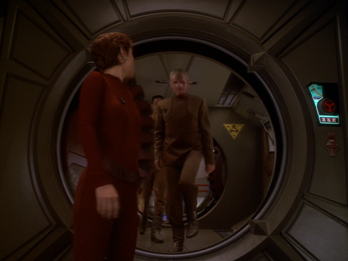 extant_StarTrek_DS9_6x08-Resurrection_00582.jpg