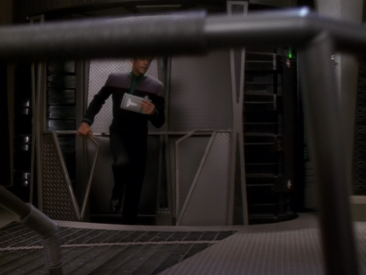 extant_StarTrek_DS9_6x08-Resurrection_01792.jpg