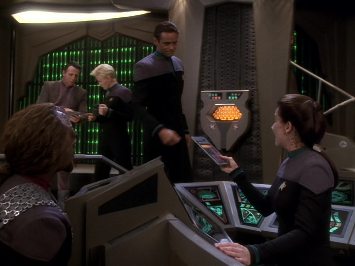 extant_StarTrek_DS9_6x08-Resurrection_01798.jpg