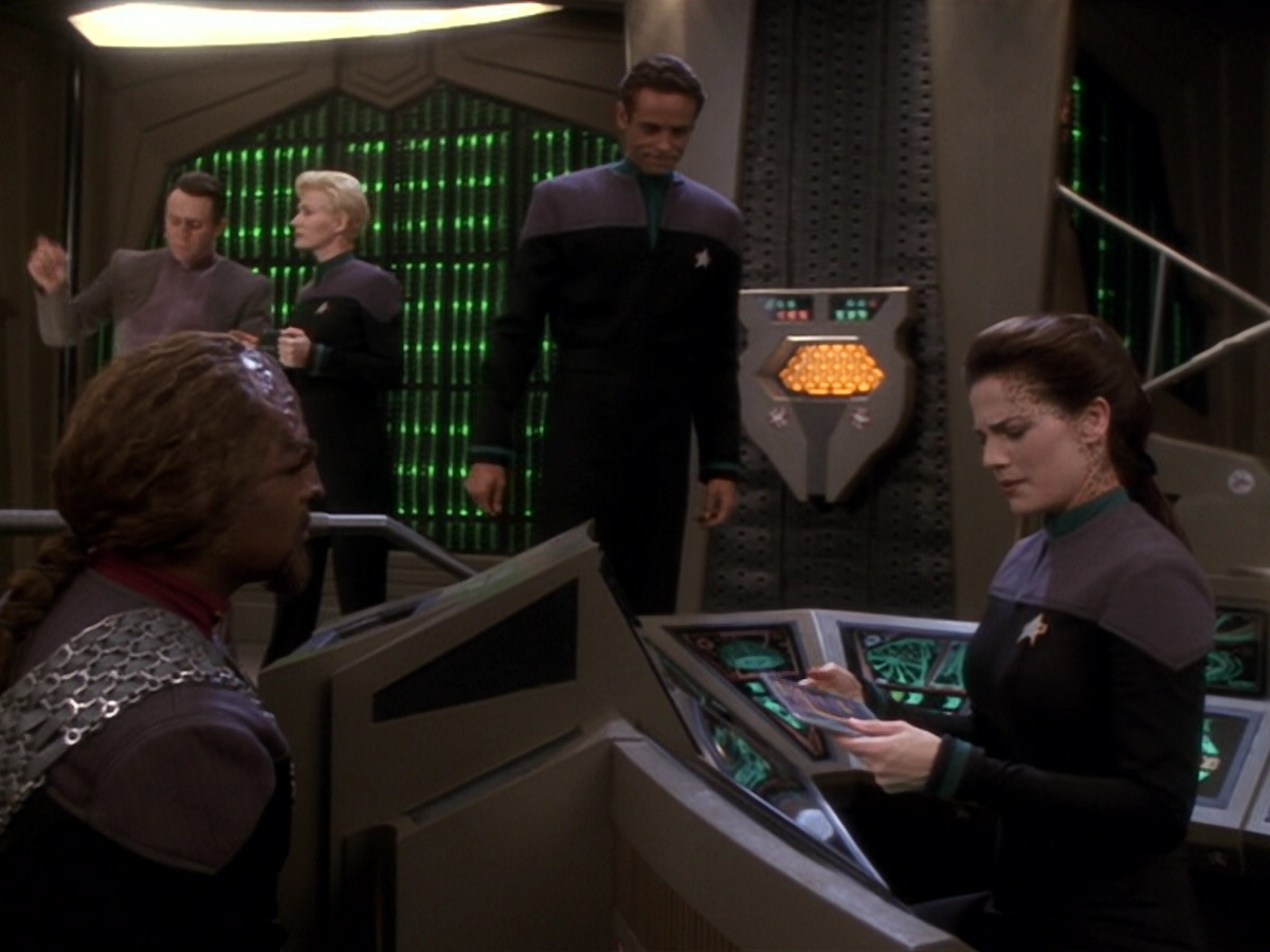 extant_StarTrek_DS9_6x08-Resurrection_01800.jpg