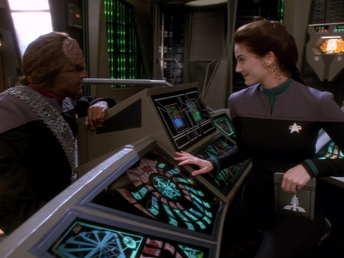extant_StarTrek_DS9_6x08-Resurrection_01870.jpg