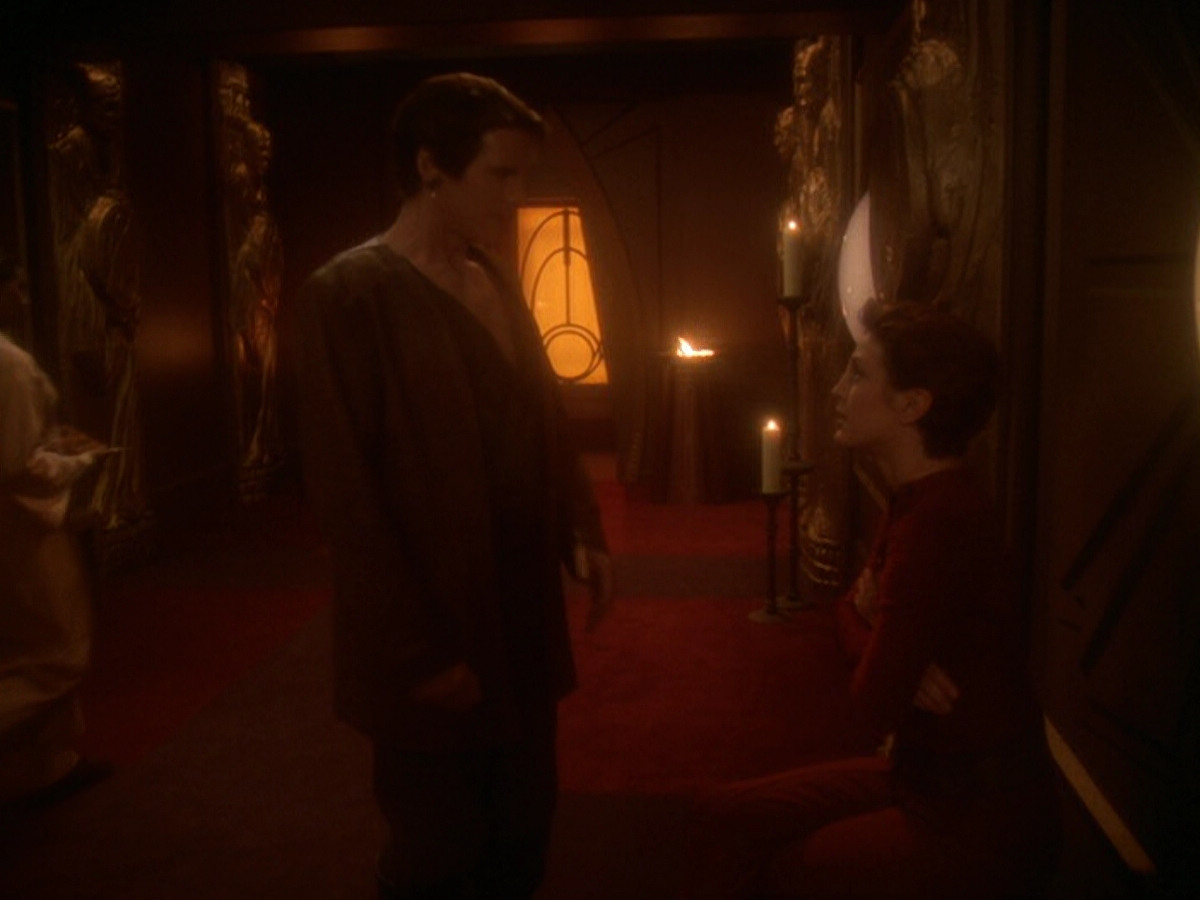 extant_StarTrek_DS9_6x08-Resurrection_01975.jpg