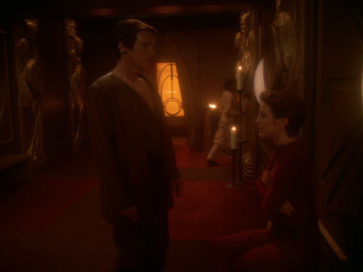 extant_StarTrek_DS9_6x08-Resurrection_01981.jpg