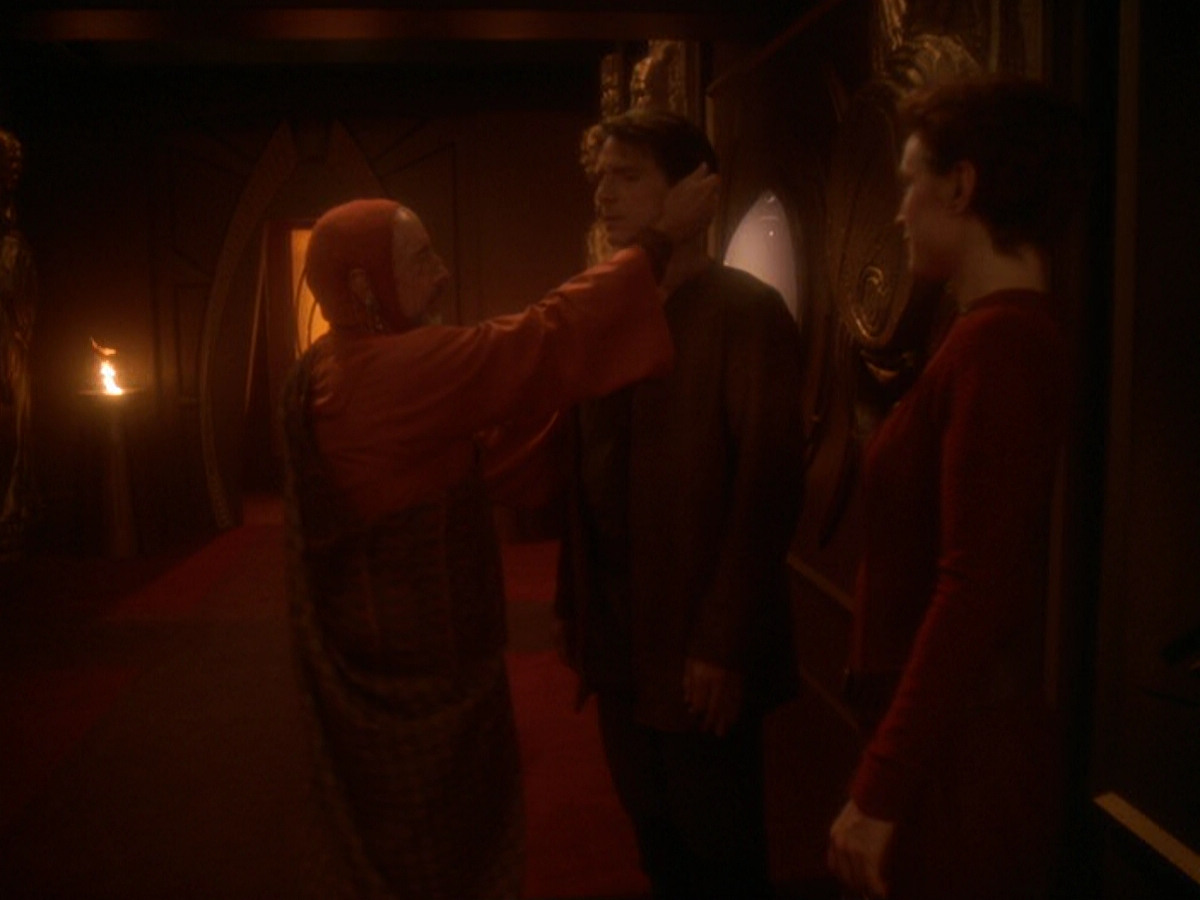 extant_StarTrek_DS9_6x08-Resurrection_02003.jpg