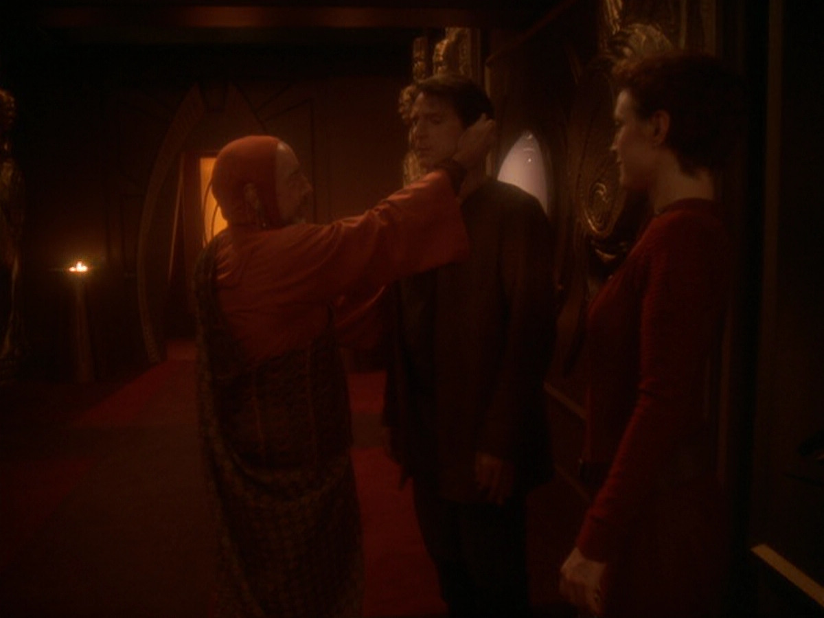 extant_StarTrek_DS9_6x08-Resurrection_02004.jpg