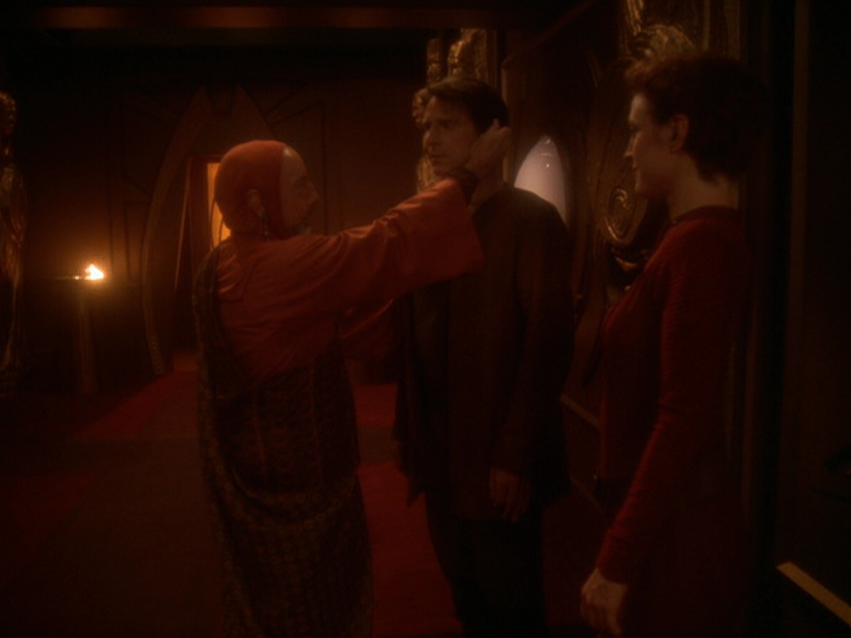 extant_StarTrek_DS9_6x08-Resurrection_02006.jpg