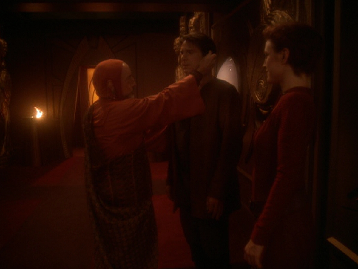 extant_StarTrek_DS9_6x08-Resurrection_02007.jpg