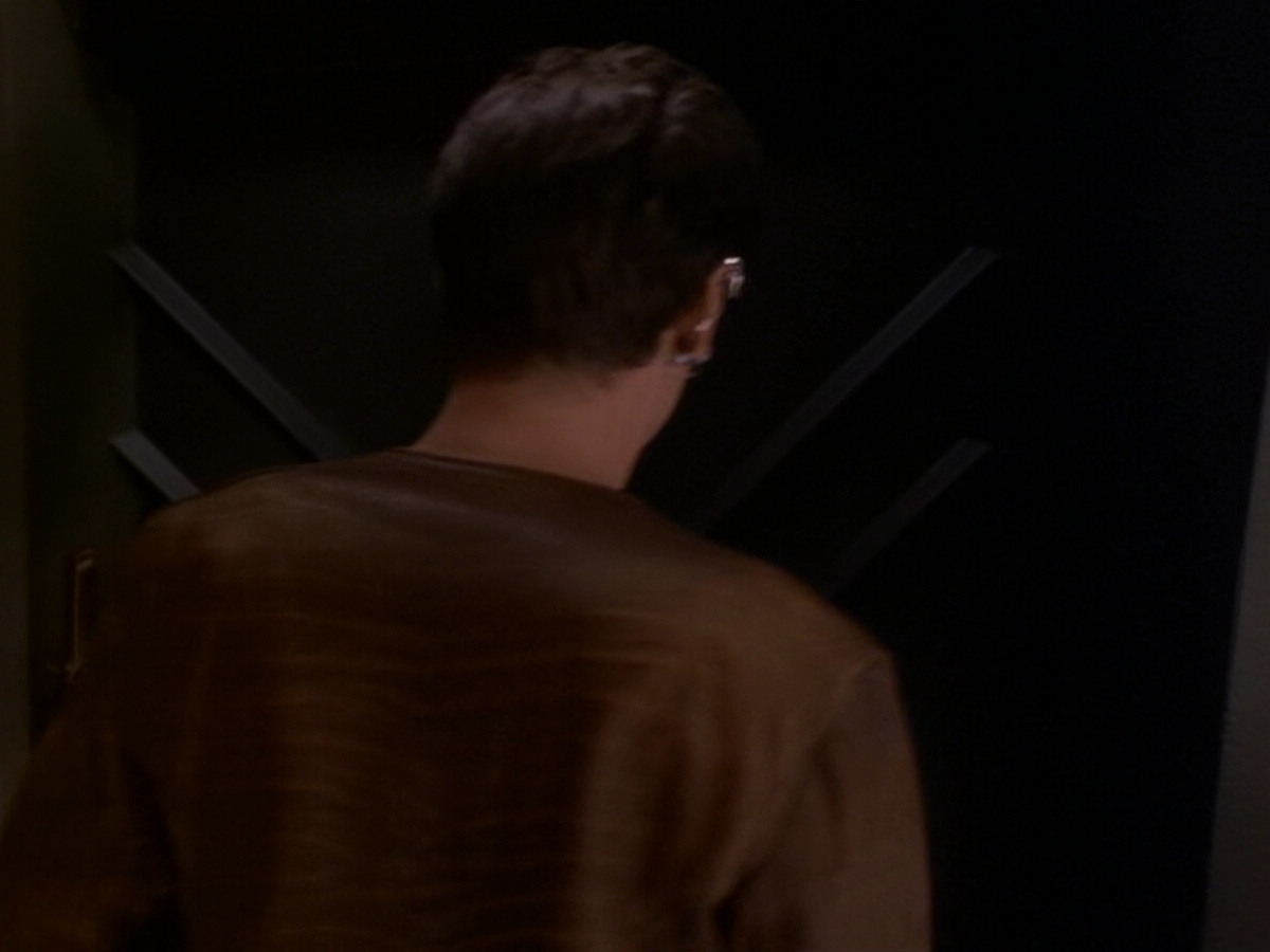 extant_StarTrek_DS9_6x08-Resurrection_02259.jpg