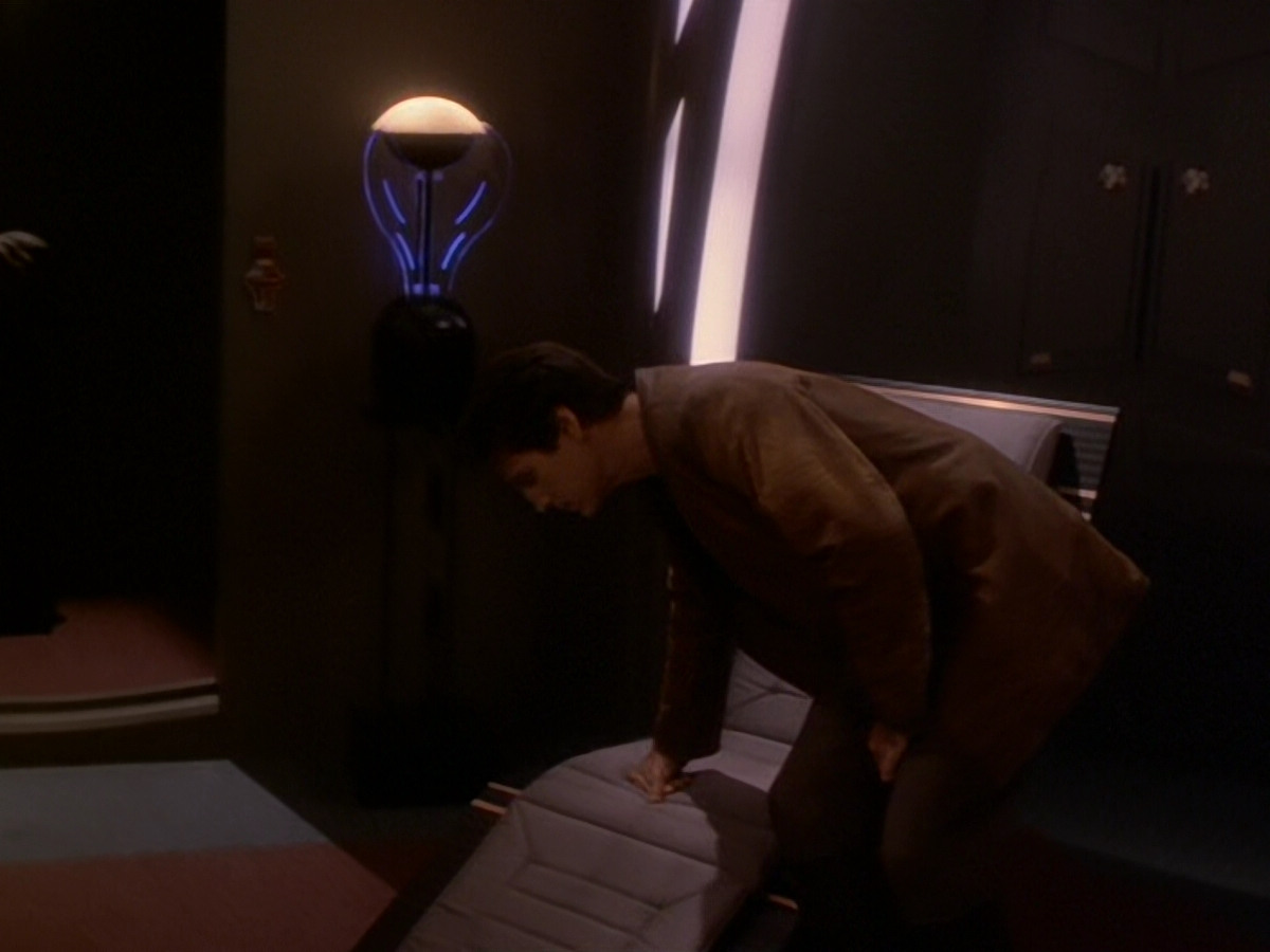 extant_StarTrek_DS9_6x08-Resurrection_02267.jpg