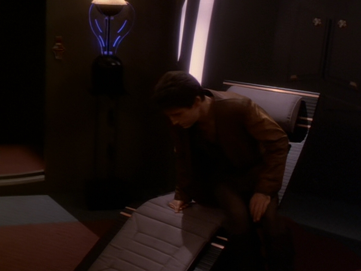 extant_StarTrek_DS9_6x08-Resurrection_02268.jpg