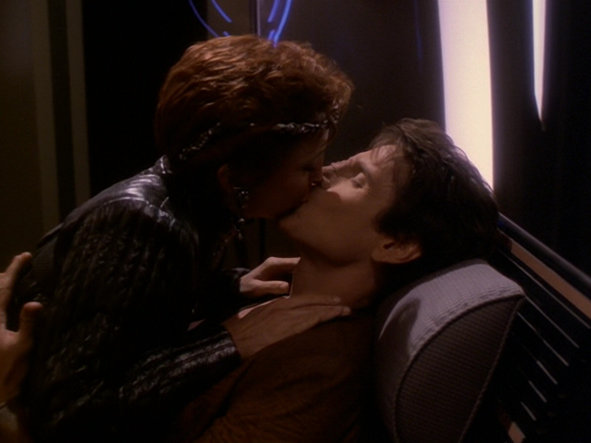 extant_StarTrek_DS9_6x08-Resurrection_02310.jpg